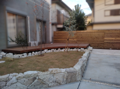 木と石の間（あわい）